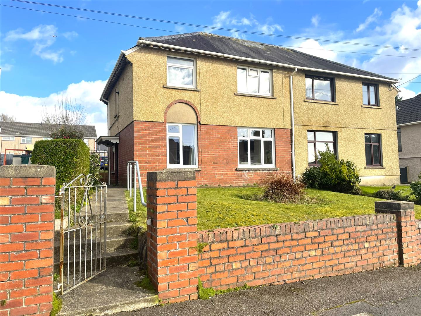 Brynllwchwr Road, Loughor, Swansea, SA4 6SQ